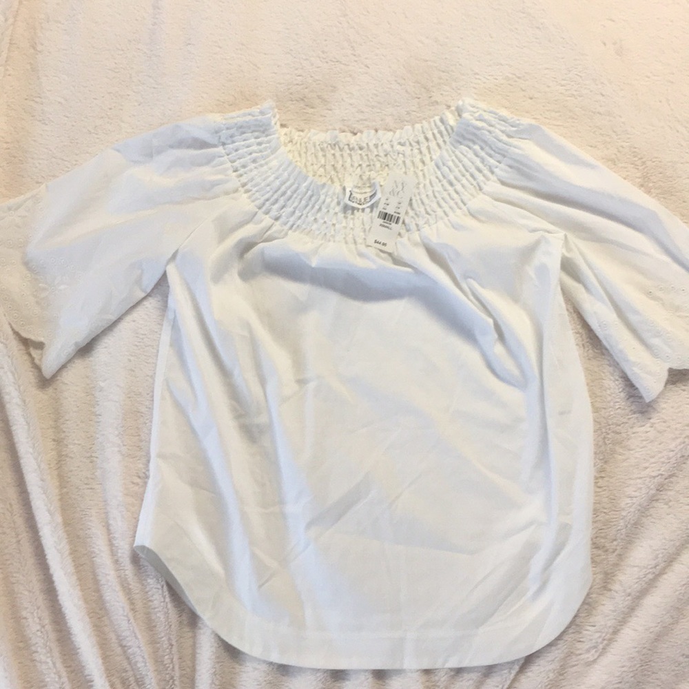 ✨NEW YORK & COMPANY OFF THE SHOULDER WHITE TOP✨